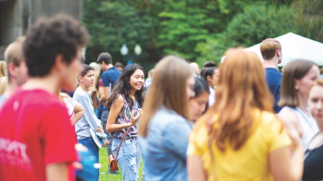 Students at the welcome back picnic