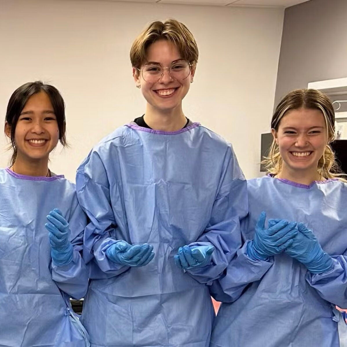 Conway Scholars (from l) Vivien Tan (N’28), Avery Rieger (N’28) and Samantha Ashworth-Nalbone (N’28)
